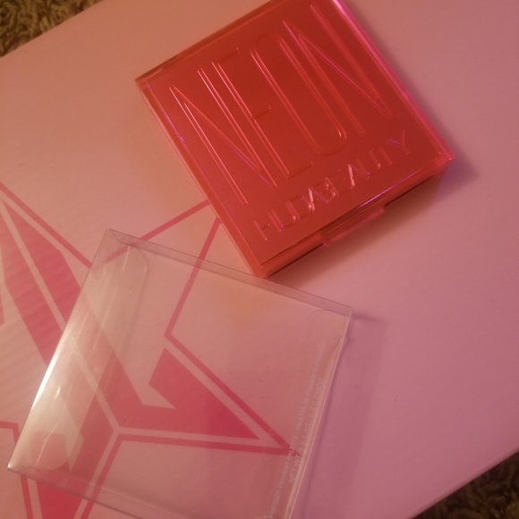 🆕️Huda Neon Obsessions Palette - Picture 4 of 5